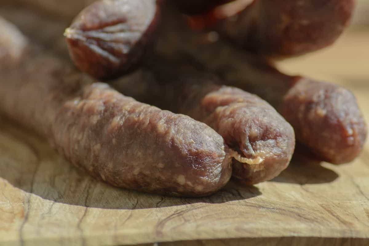 Can Dogs Eat Beef Jerky? PUPPYFAQS